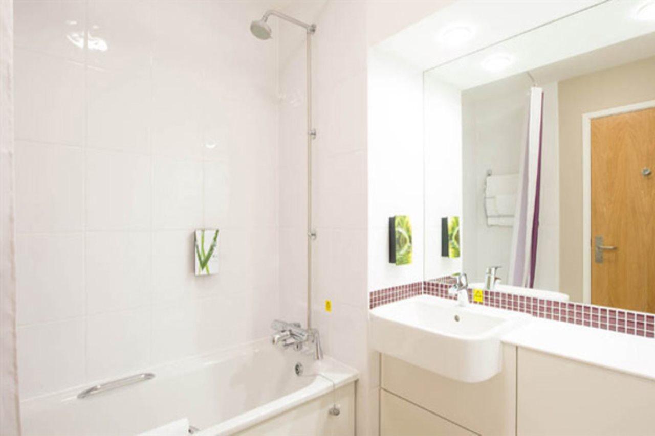 Premier Inn Cambridge Girton  Экстерьер фото