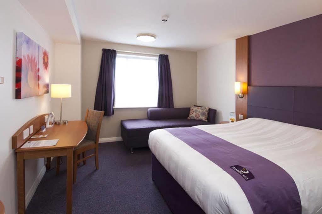 Premier Inn Cambridge Girton  Экстерьер фото