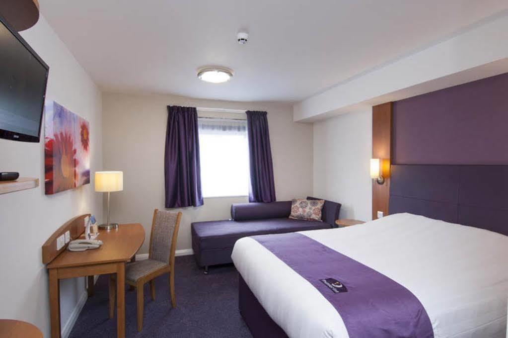 Premier Inn Cambridge Girton  Экстерьер фото