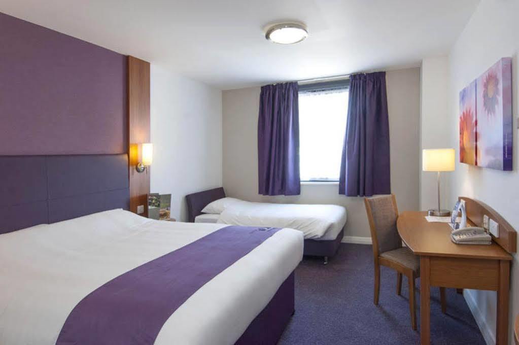 Premier Inn Cambridge Girton  Экстерьер фото