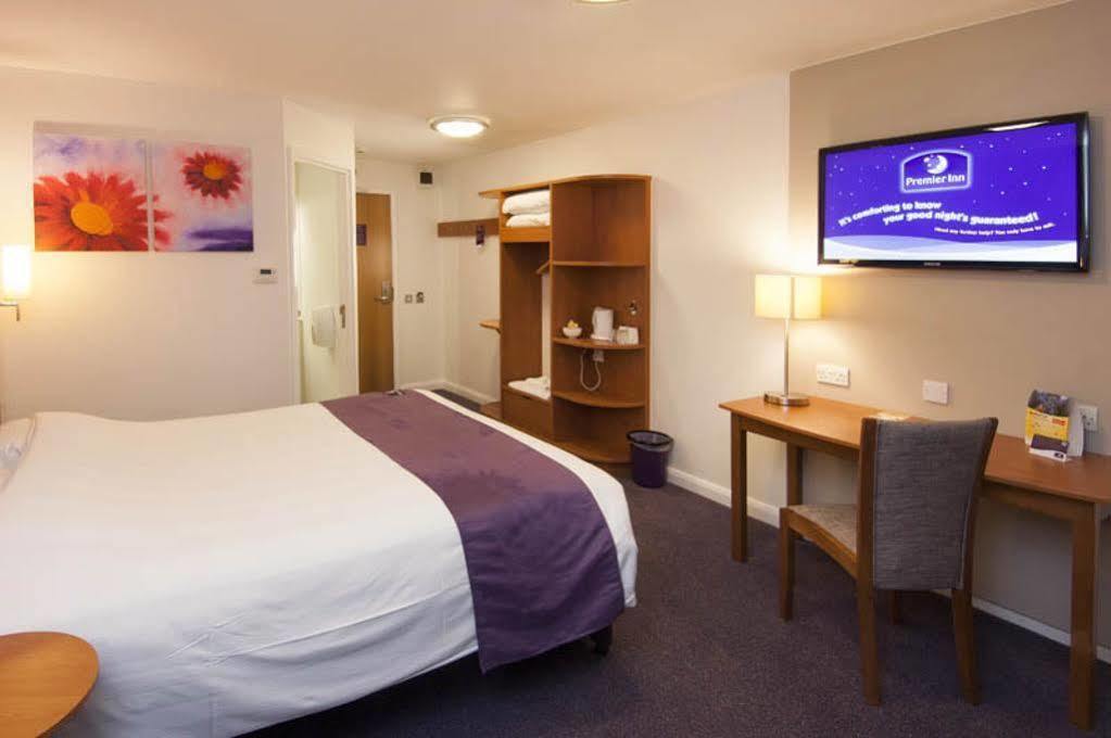 Premier Inn Cambridge Girton  Экстерьер фото