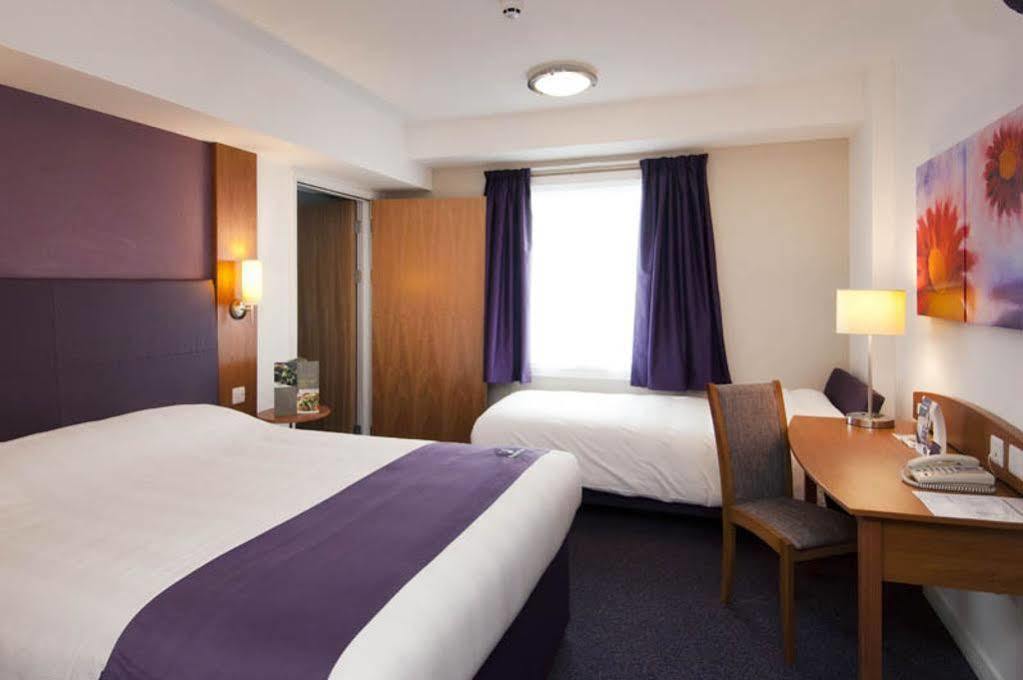 Premier Inn Cambridge Girton  Экстерьер фото